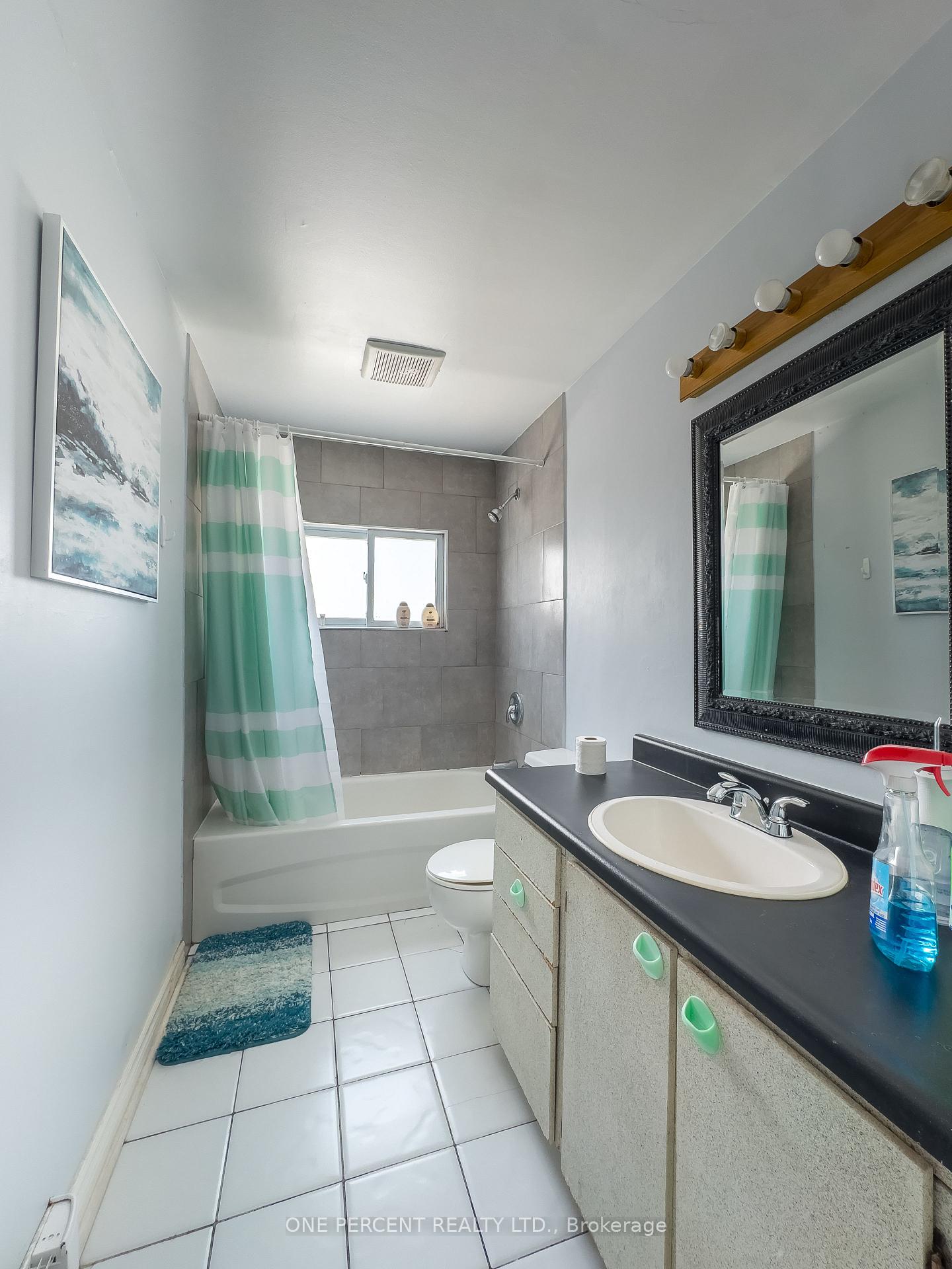 Photo 13 of 138 Chatham Street, Kingston, East of Sir John A. Blvd — HOMEH