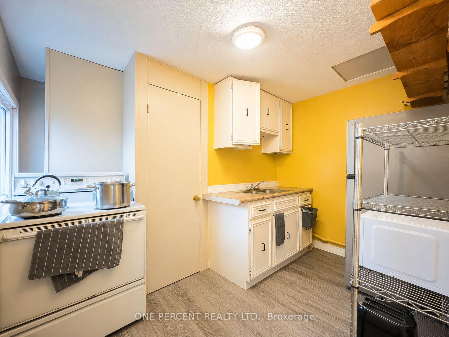 Photo 21 of 138 Chatham Street, Kingston, East of Sir John A. Blvd — HOMEH