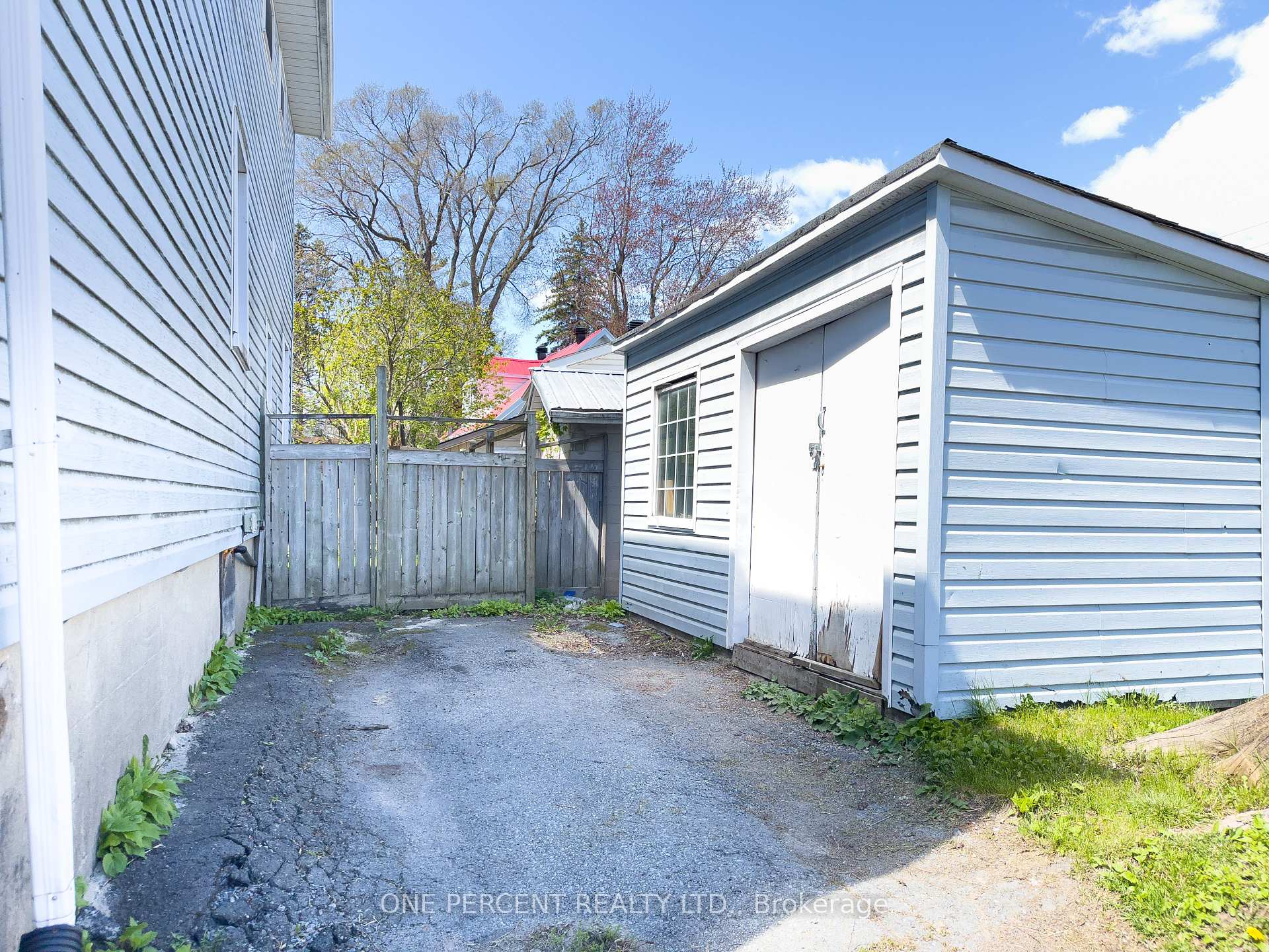 Photo 23 of 138 Chatham Street, Kingston, East of Sir John A. Blvd — HOMEH