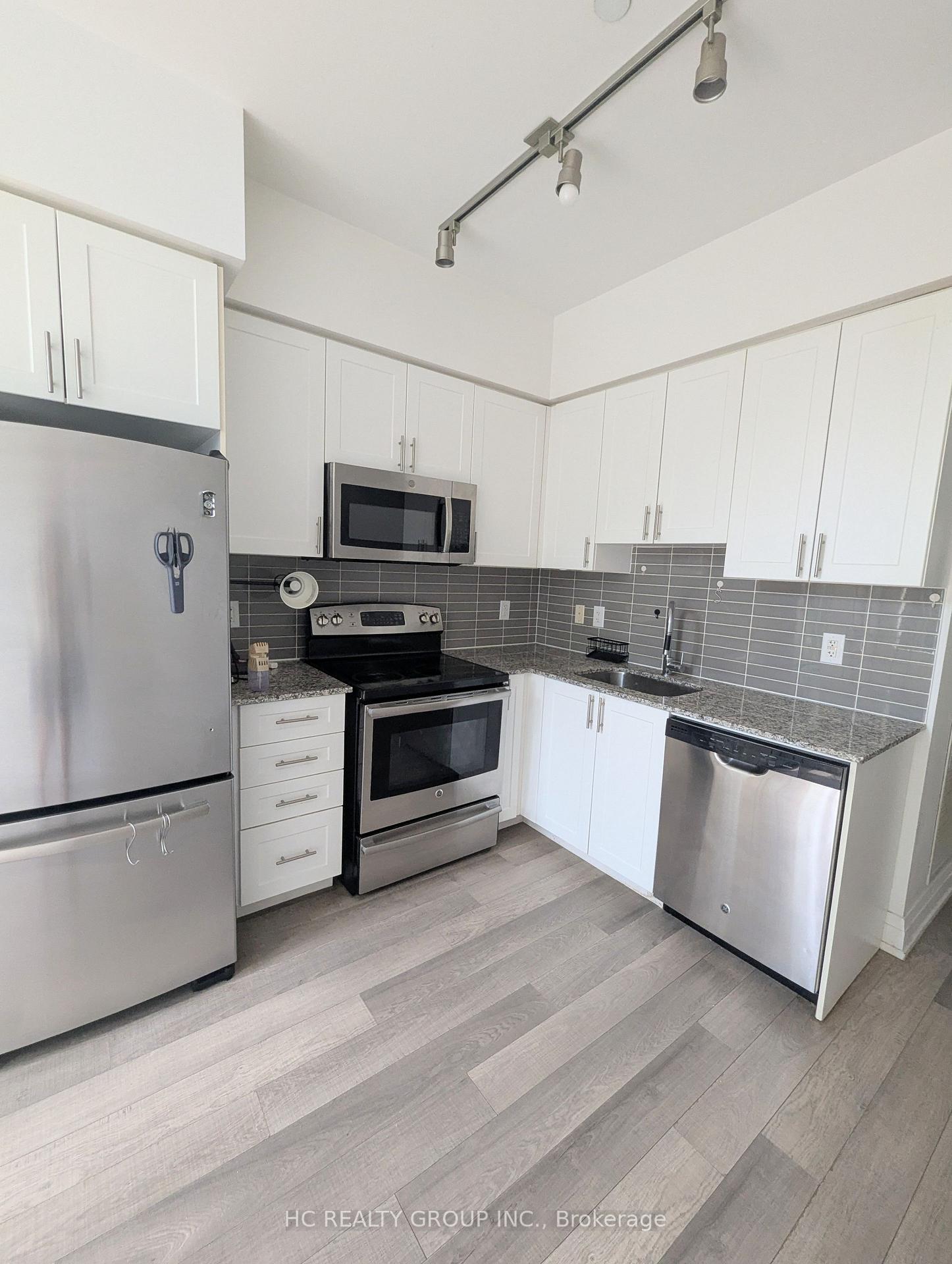 Photo 7 of 7165 Yonge Street, Markham, Grandview — HOMEH
