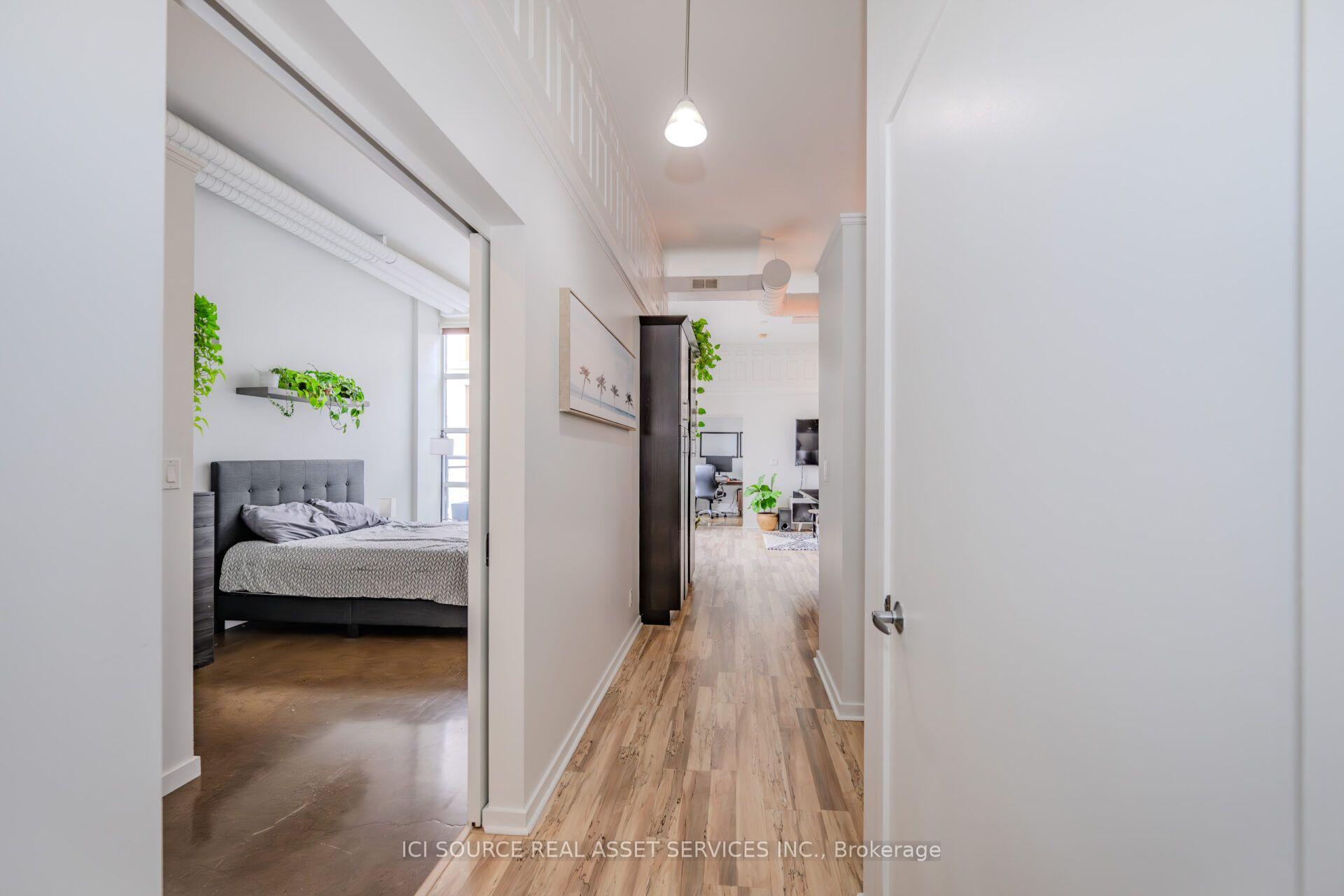 Front of Unit 609, 410 King Street W