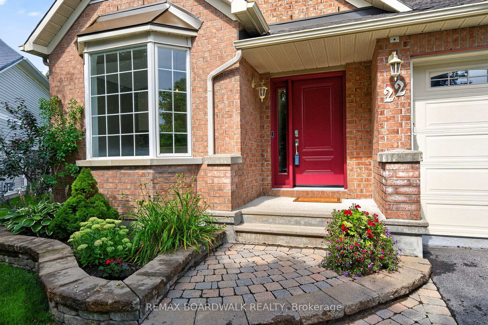 Photo 2 of 22 Burnstead Crescent, Ottawa, Kanata - Emerald Meadows/Trailwest — HOMEH