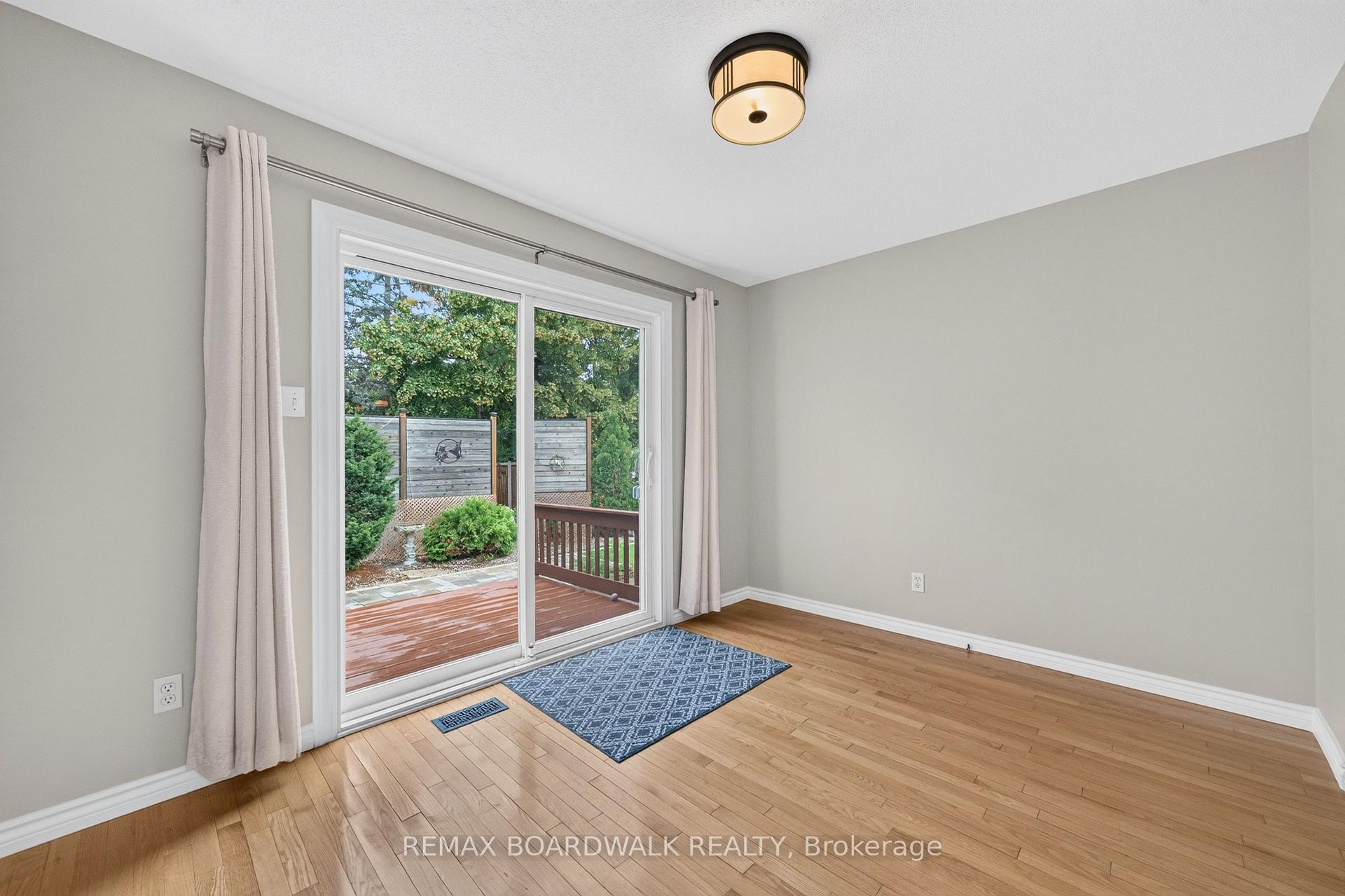 Photo 14 of 22 Burnstead Crescent, Ottawa, Kanata - Emerald Meadows/Trailwest — HOMEH