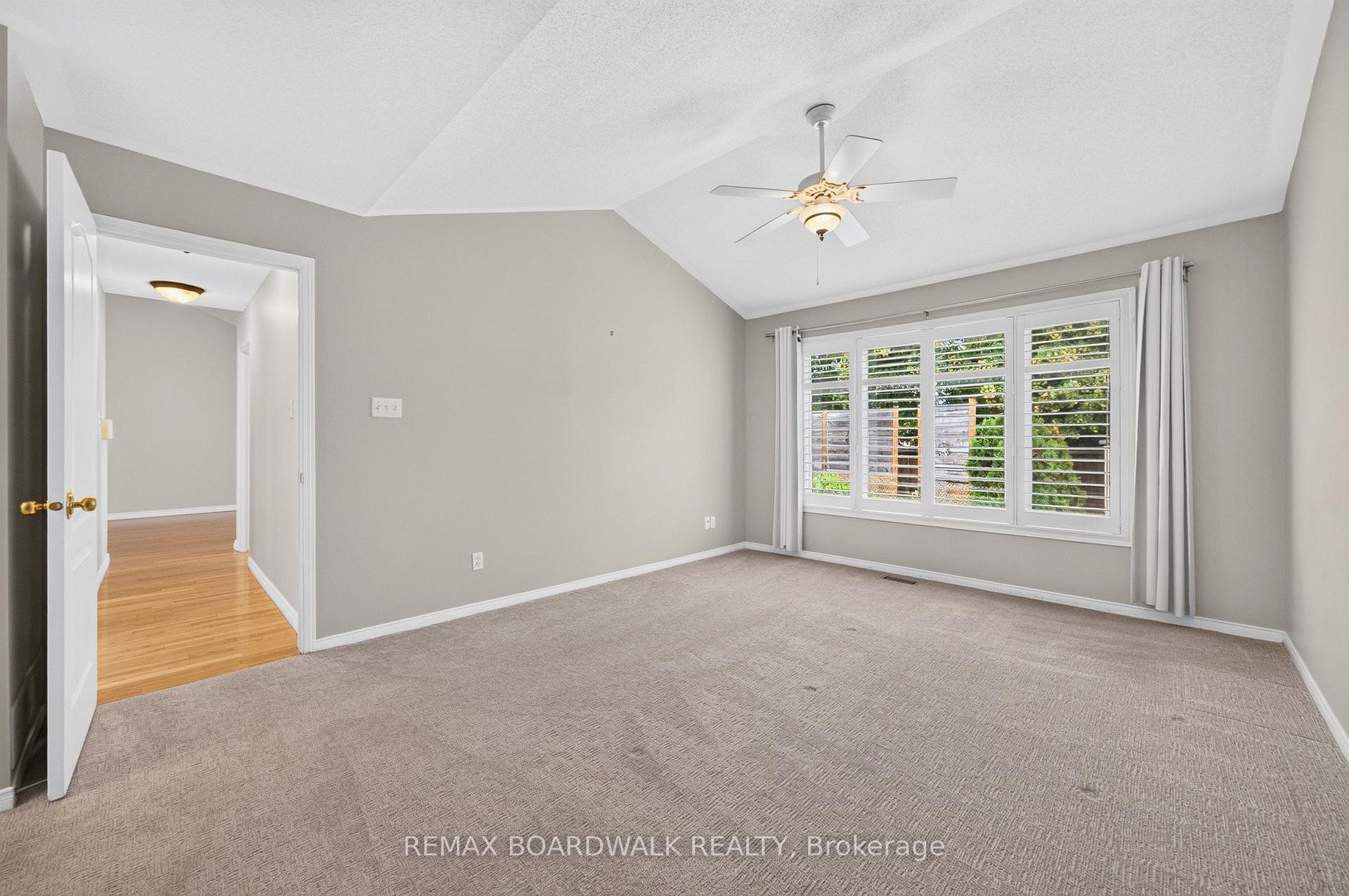 Photo 15 of 22 Burnstead Crescent, Ottawa, Kanata - Emerald Meadows/Trailwest — HOMEH