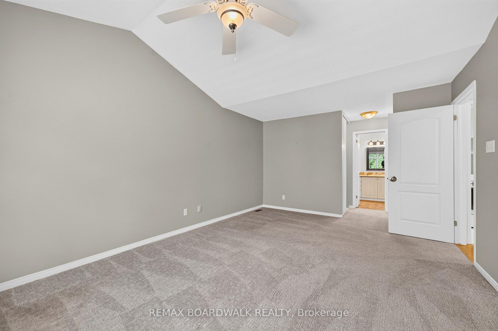 Photo 16 of 22 Burnstead Crescent, Ottawa, Kanata - Emerald Meadows/Trailwest — HOMEH
