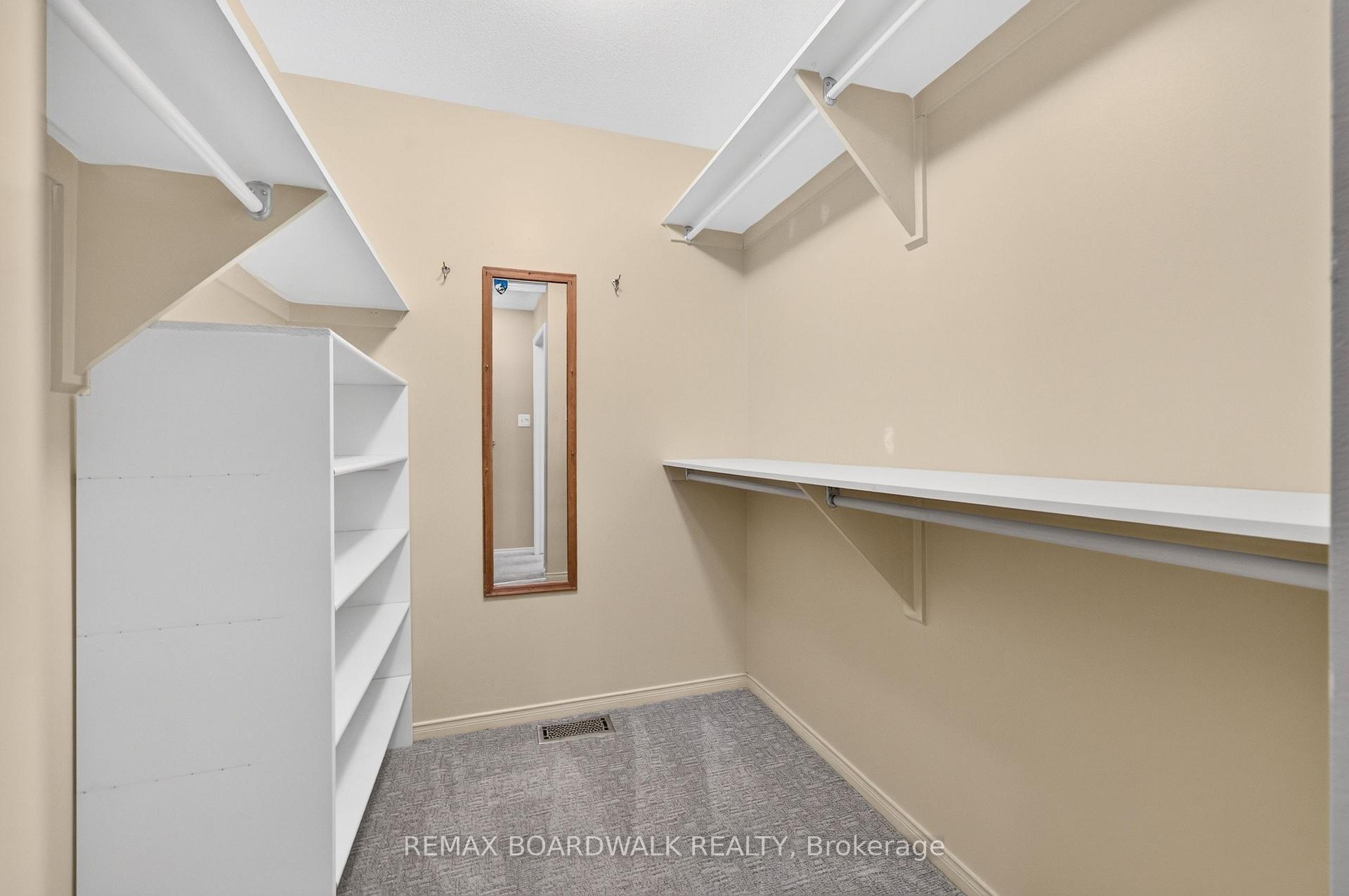 Photo 17 of 22 Burnstead Crescent, Ottawa, Kanata - Emerald Meadows/Trailwest — HOMEH