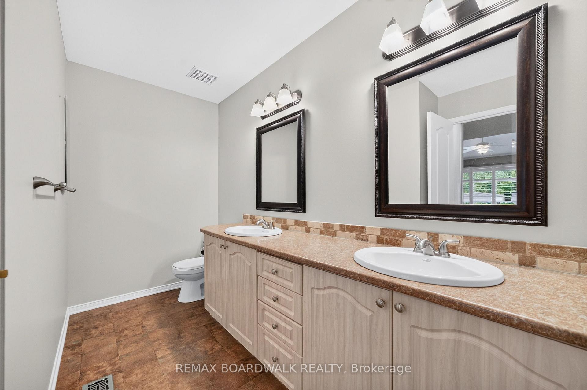 Photo 18 of 22 Burnstead Crescent, Ottawa, Kanata - Emerald Meadows/Trailwest — HOMEH