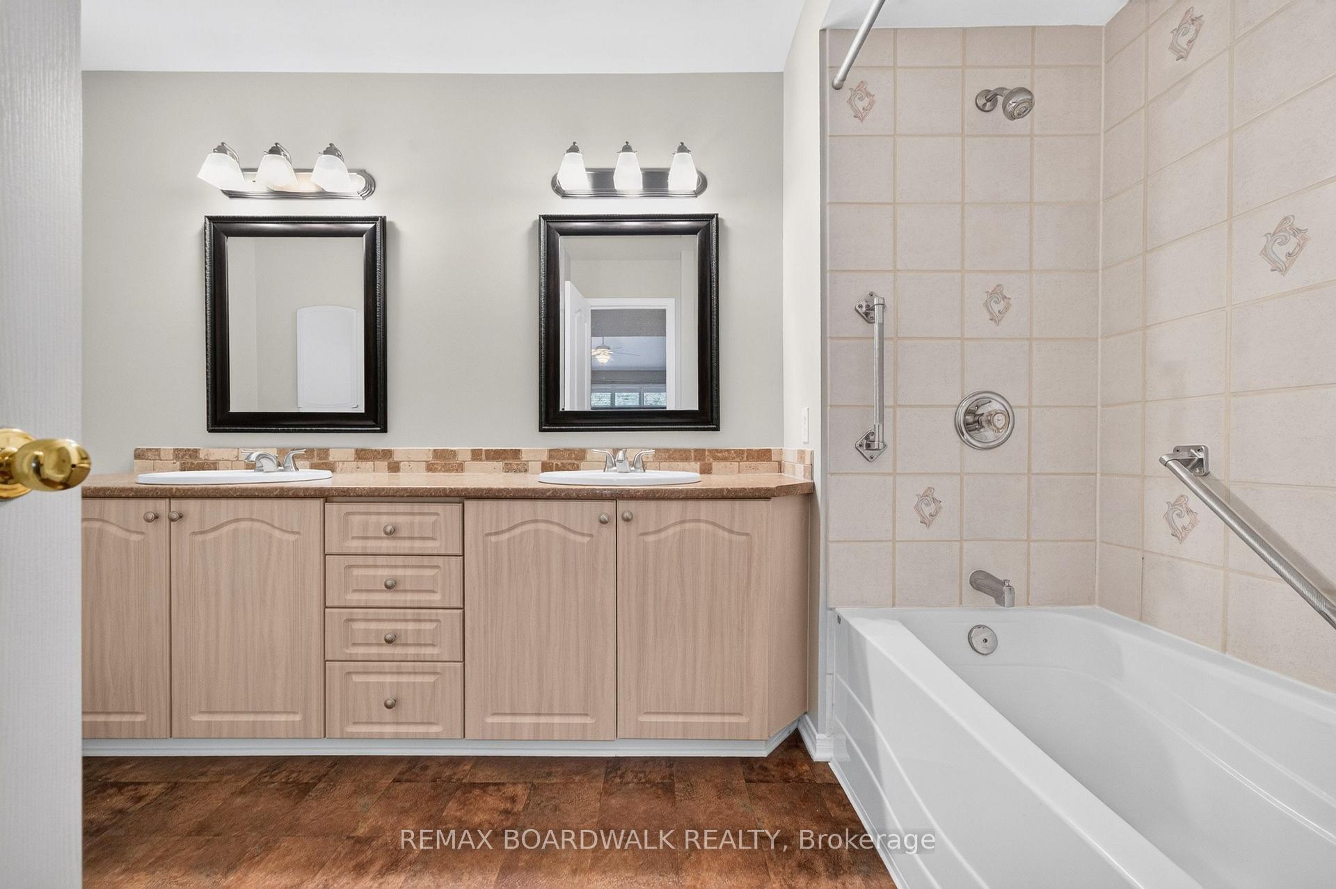 Photo 19 of 22 Burnstead Crescent, Ottawa, Kanata - Emerald Meadows/Trailwest — HOMEH