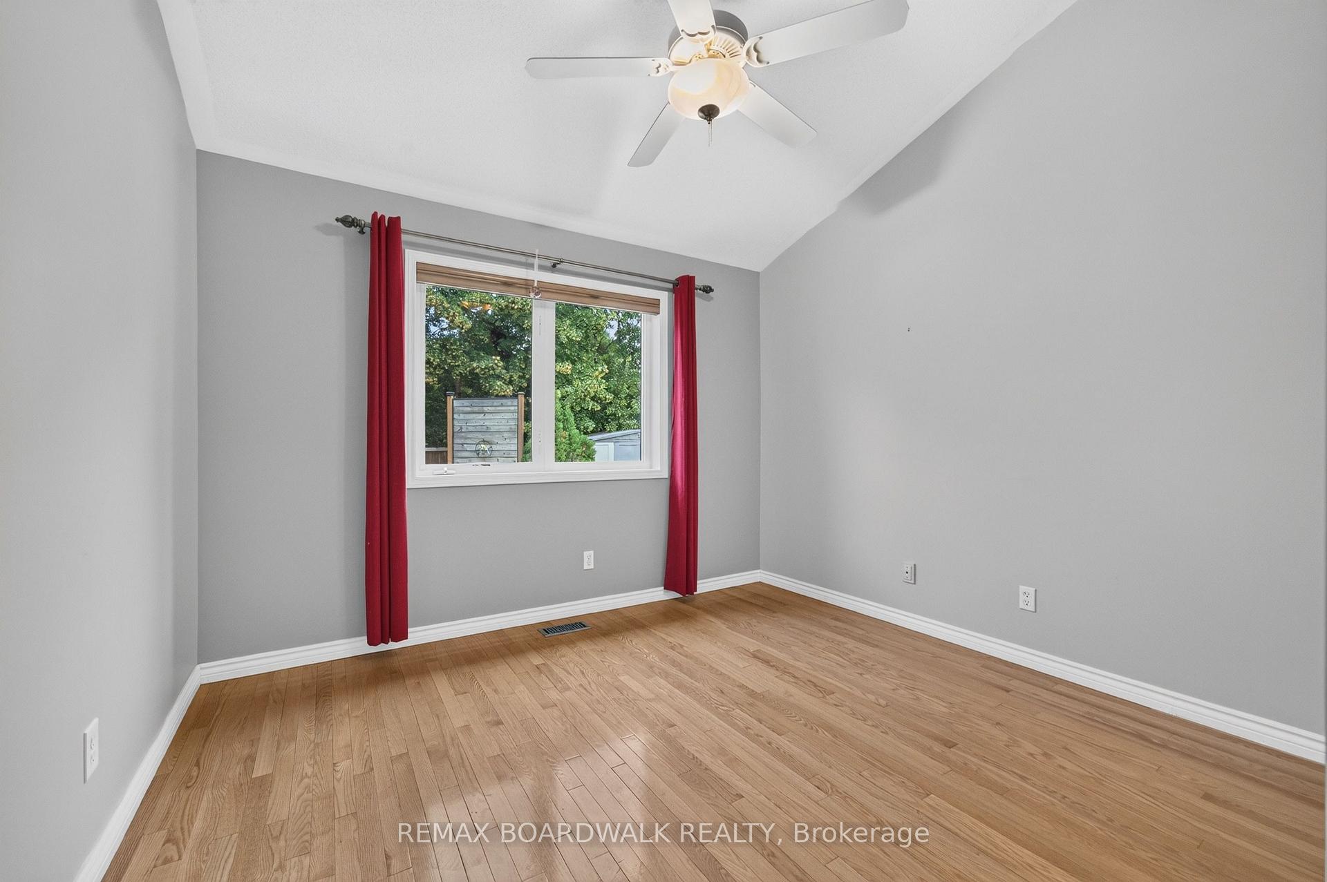 Photo 20 of 22 Burnstead Crescent, Ottawa, Kanata - Emerald Meadows/Trailwest — HOMEH