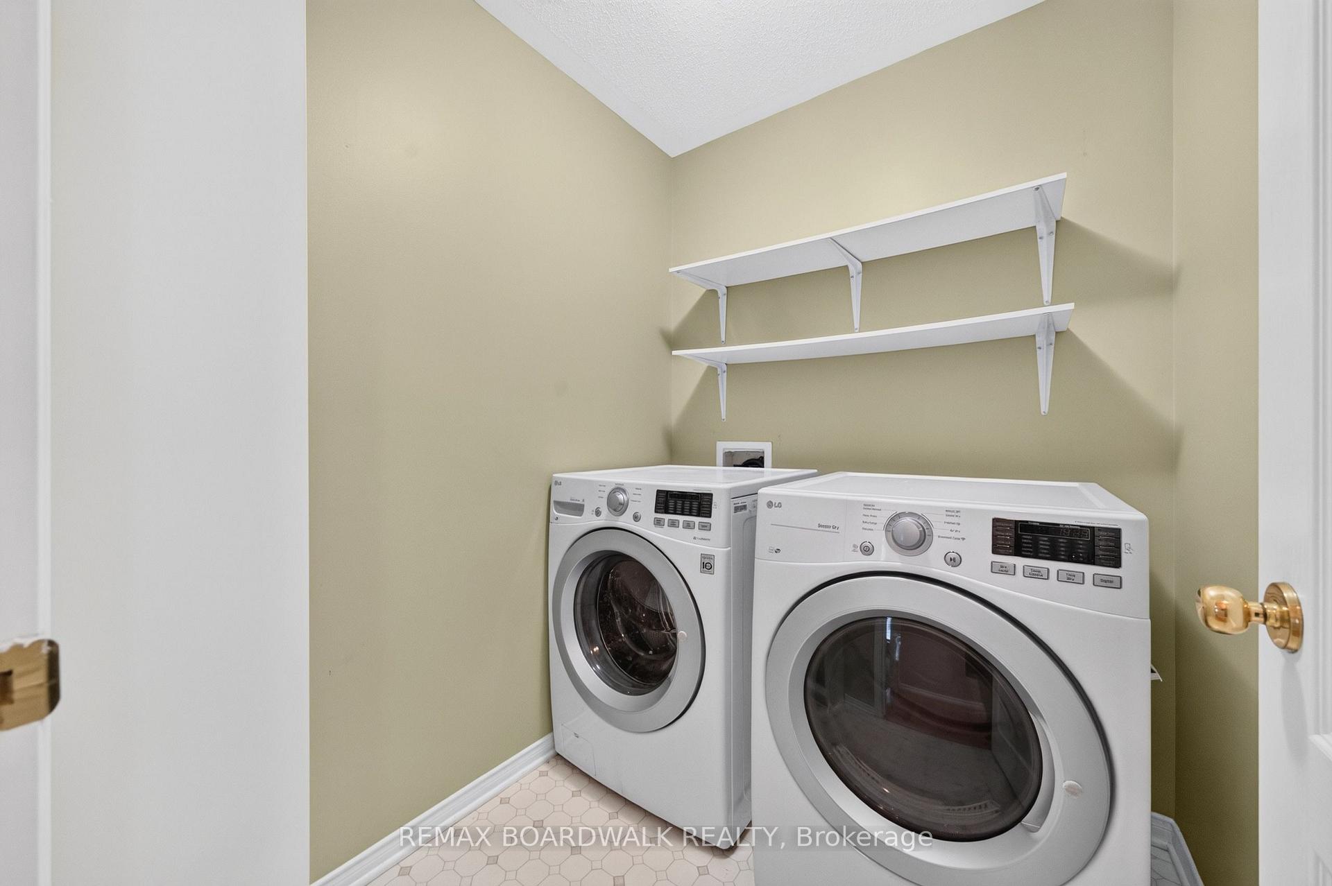 Photo 23 of 22 Burnstead Crescent, Ottawa, Kanata - Emerald Meadows/Trailwest — HOMEH