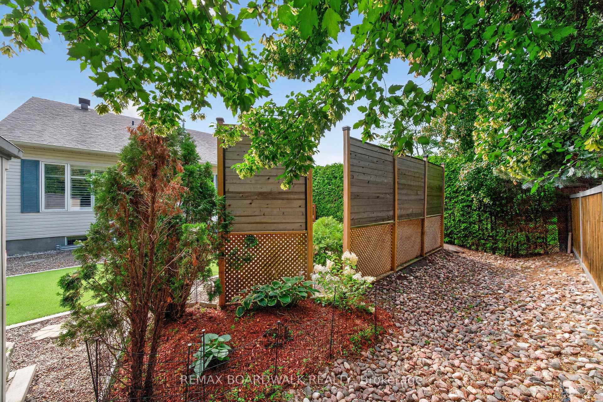 Photo 33 of 22 Burnstead Crescent, Ottawa, Kanata - Emerald Meadows/Trailwest — HOMEH