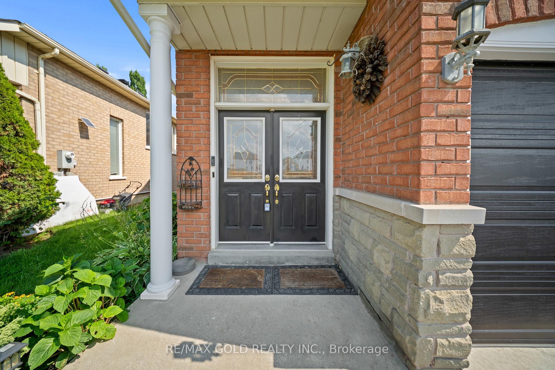 Photo 3 of 26 Highwood Road, Brampton, Snelgrove — HOMEH