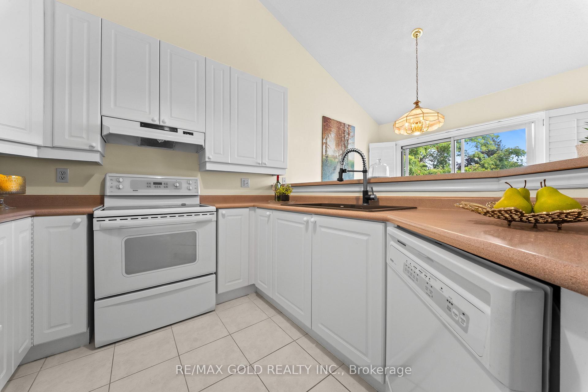 Photo 15 of 26 Highwood Road, Brampton, Snelgrove — HOMEH