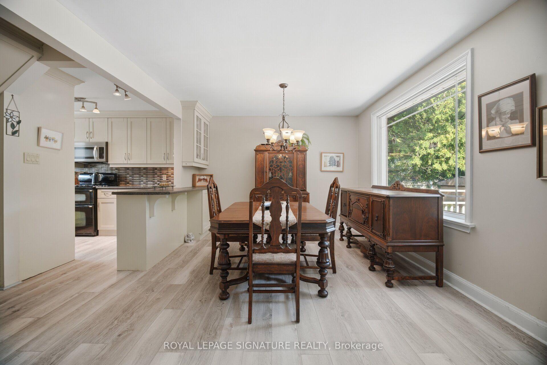Photo 5 of 10 Elmview Court, Etobicoke, Kingsway South — HOMEH