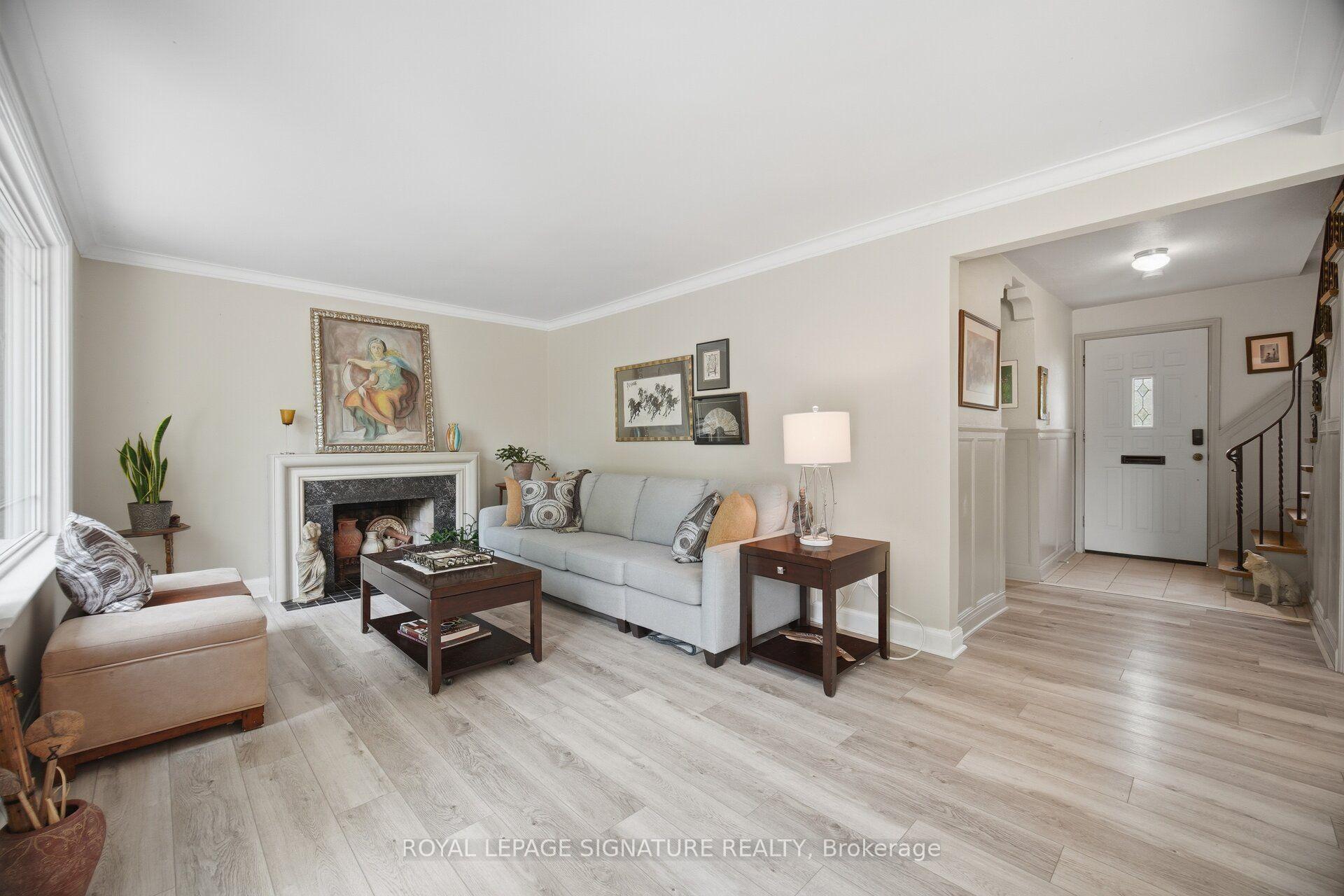 Photo 7 of 10 Elmview Court, Etobicoke, Kingsway South — HOMEH