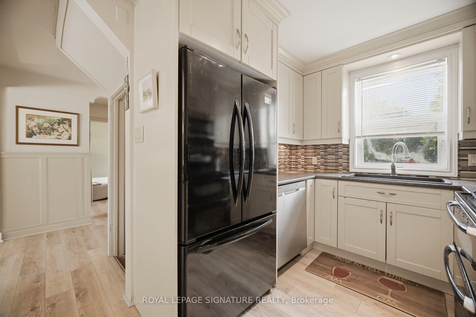 Photo 19 of 10 Elmview Court, Etobicoke, Kingsway South — HOMEH