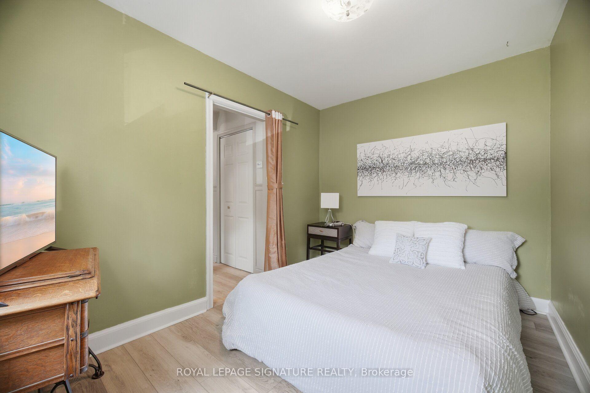 Photo 20 of 10 Elmview Court, Etobicoke, Kingsway South — HOMEH