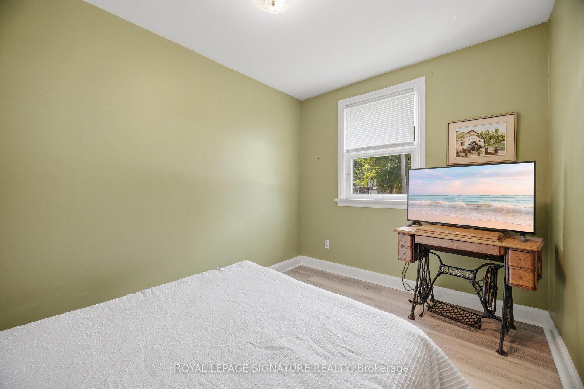 Photo 21 of 10 Elmview Court, Etobicoke, Kingsway South — HOMEH