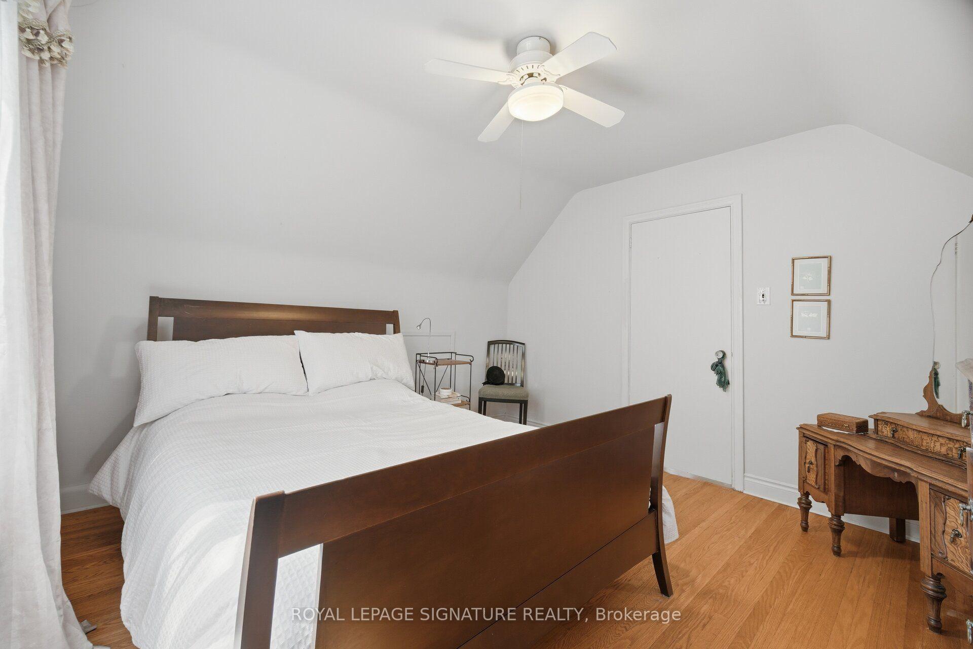 Photo 25 of 10 Elmview Court, Etobicoke, Kingsway South — HOMEH