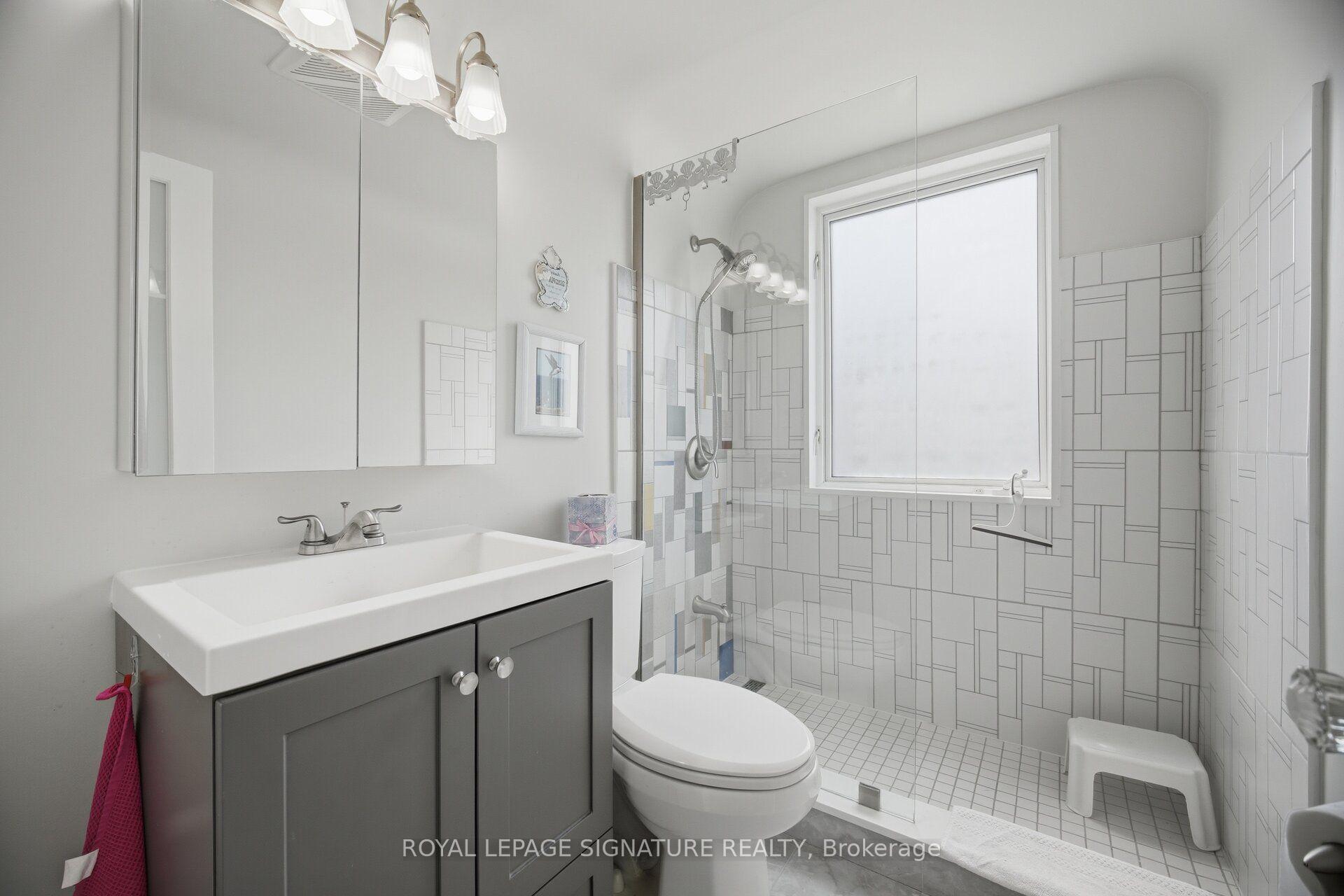 Photo 29 of 10 Elmview Court, Etobicoke, Kingsway South — HOMEH