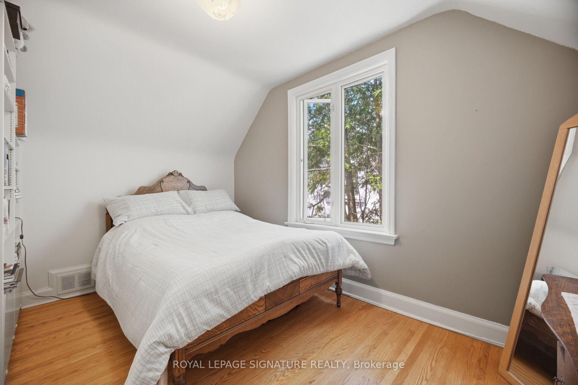 Photo 30 of 10 Elmview Court, Etobicoke, Kingsway South — HOMEH