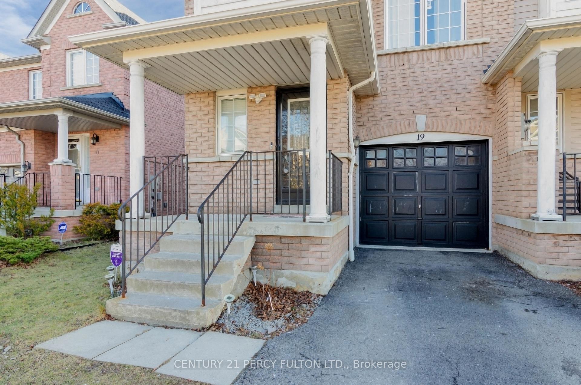 Photo 3 of 19 Odessa Crescent, Whitby, Rolling Acres — HOMEH