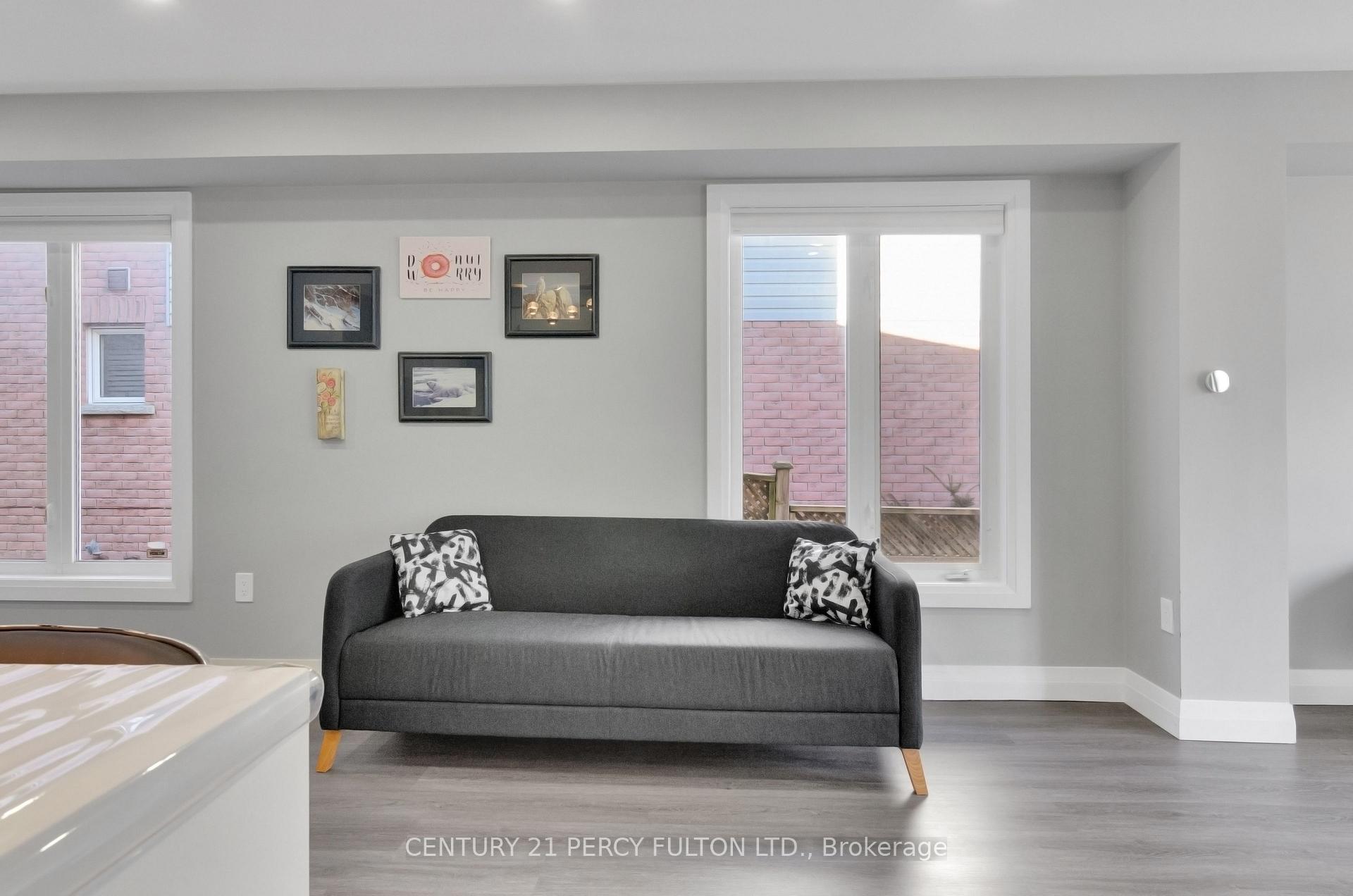 Photo 11 of 19 Odessa Crescent, Whitby, Rolling Acres — HOMEH