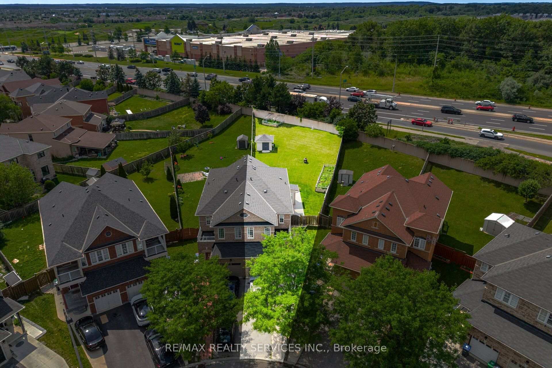 Photo 2 of 32 Deepcoral Court, Brampton, Madoc — HOMEH