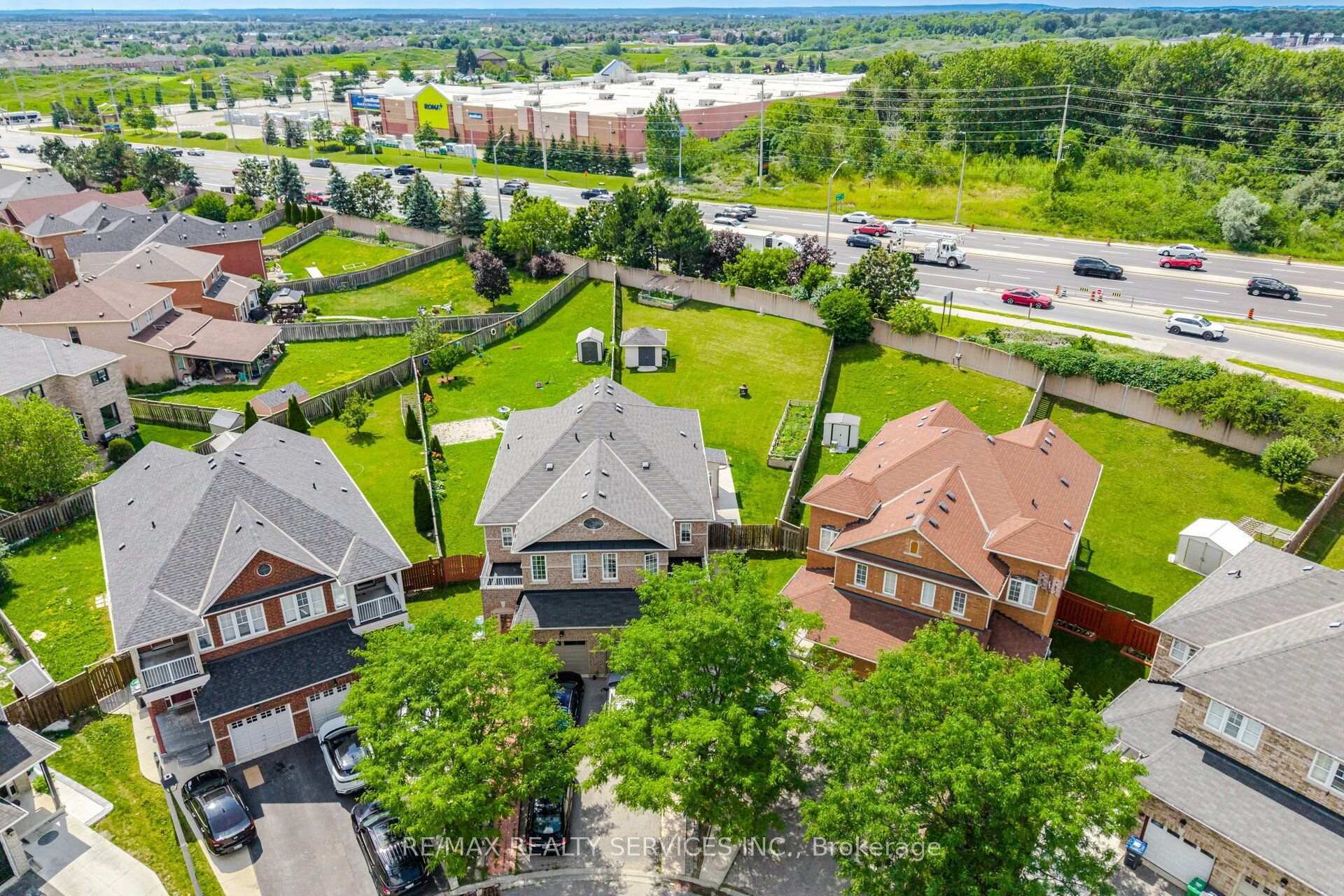 Photo 3 of 32 Deepcoral Court, Brampton, Madoc — HOMEH