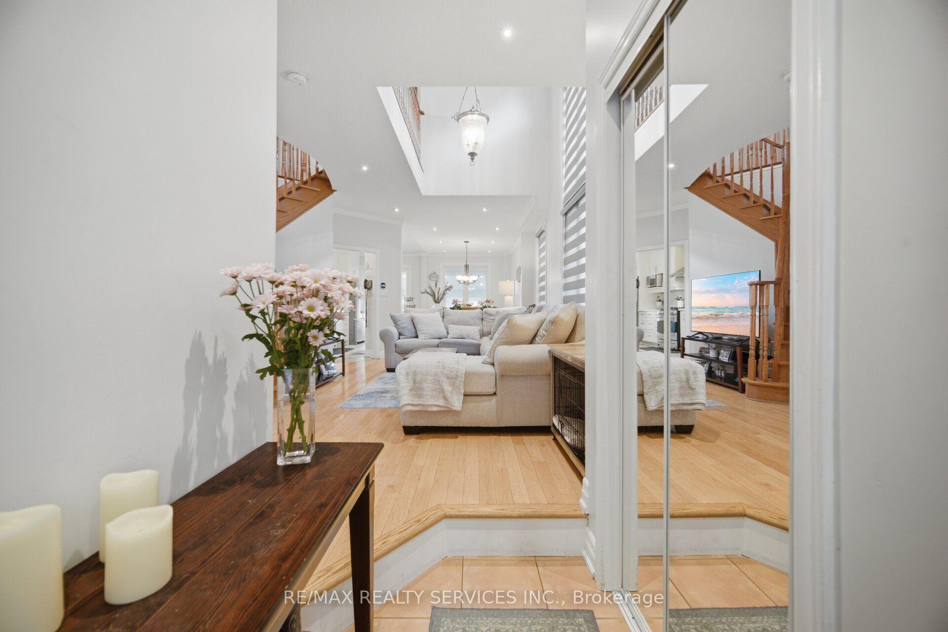Photo 6 of 32 Deepcoral Court, Brampton, Madoc — HOMEH