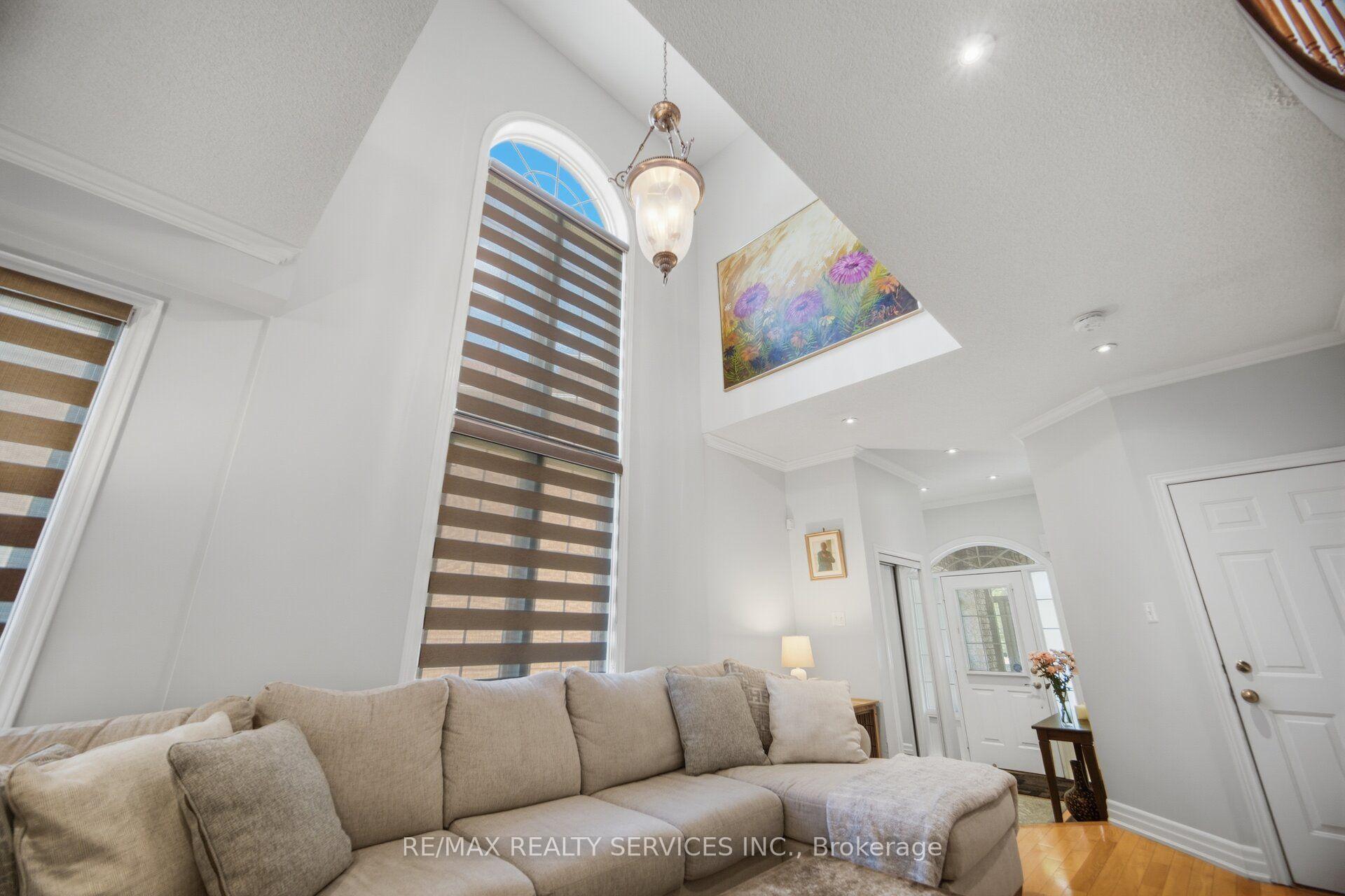 Photo 9 of 32 Deepcoral Court, Brampton, Madoc — HOMEH