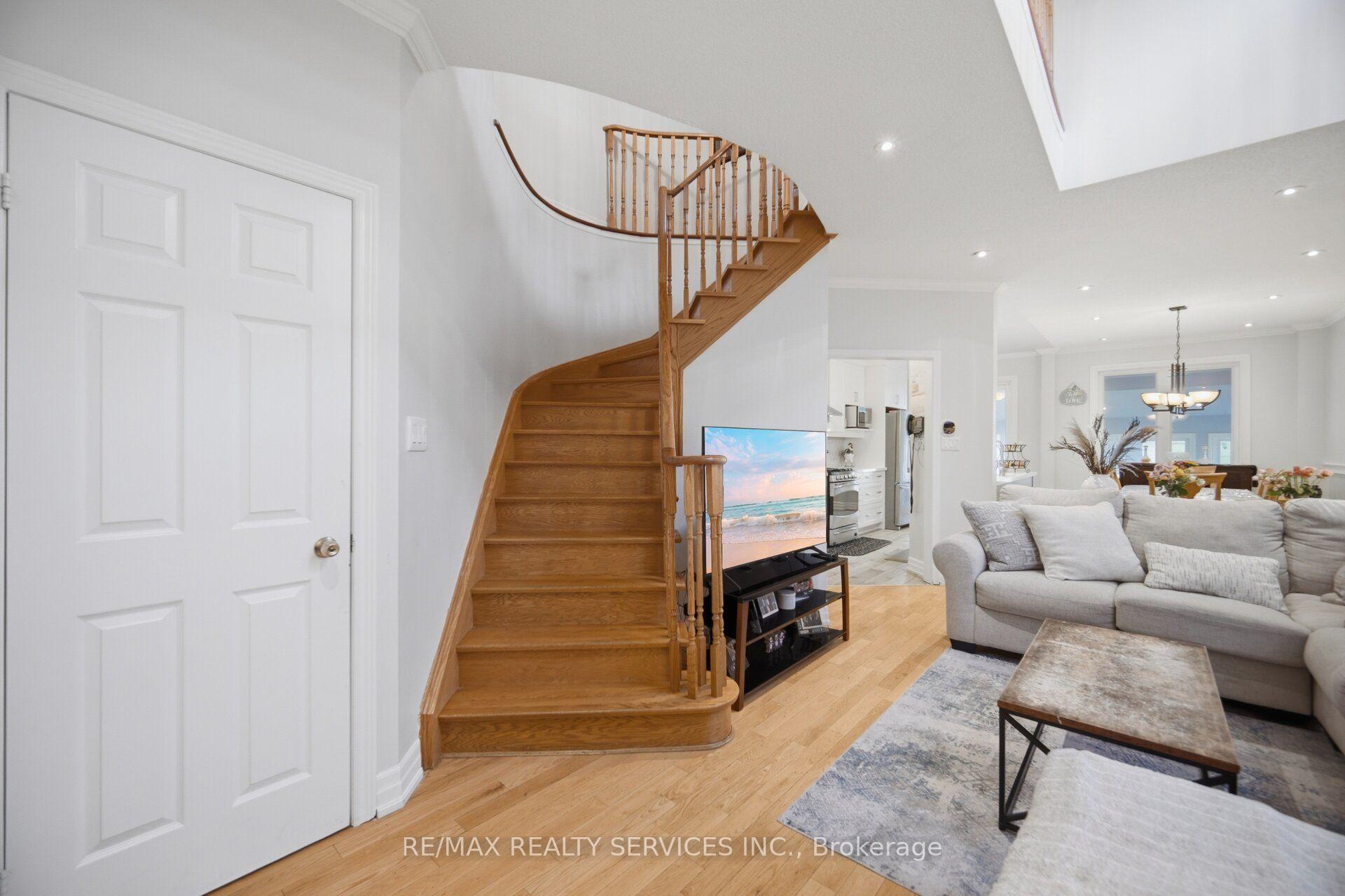 Photo 20 of 32 Deepcoral Court, Brampton, Madoc — HOMEH