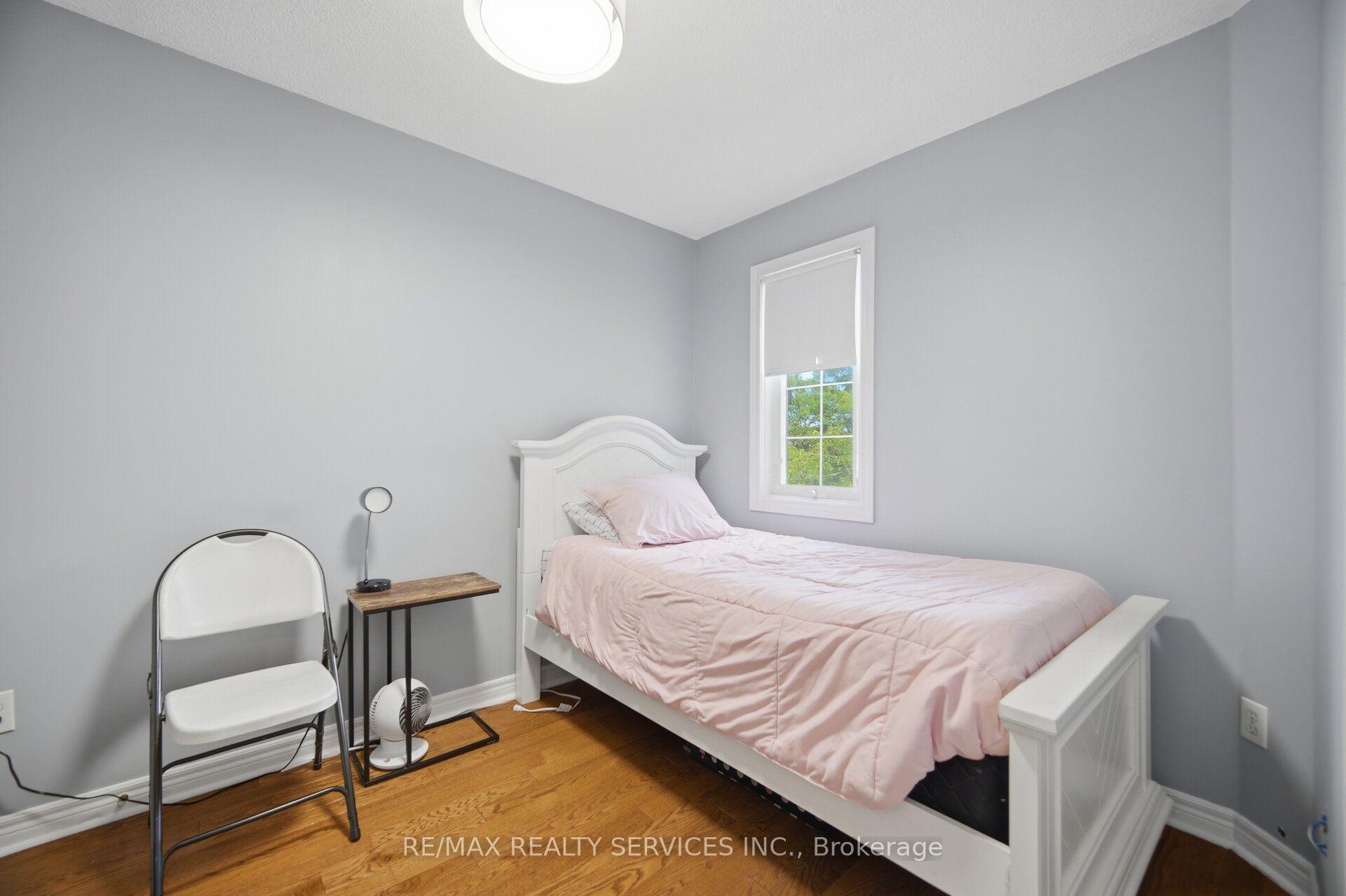 Photo 33 of 32 Deepcoral Court, Brampton, Madoc — HOMEH
