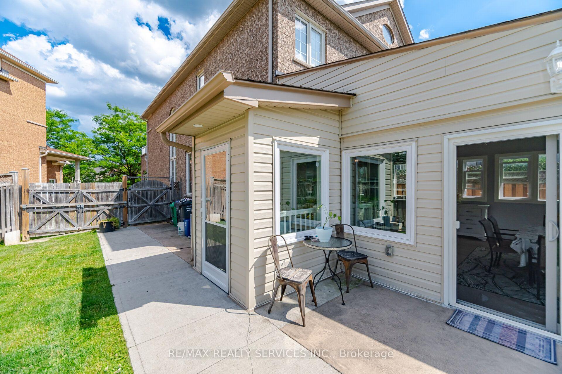 Photo 34 of 32 Deepcoral Court, Brampton, Madoc — HOMEH