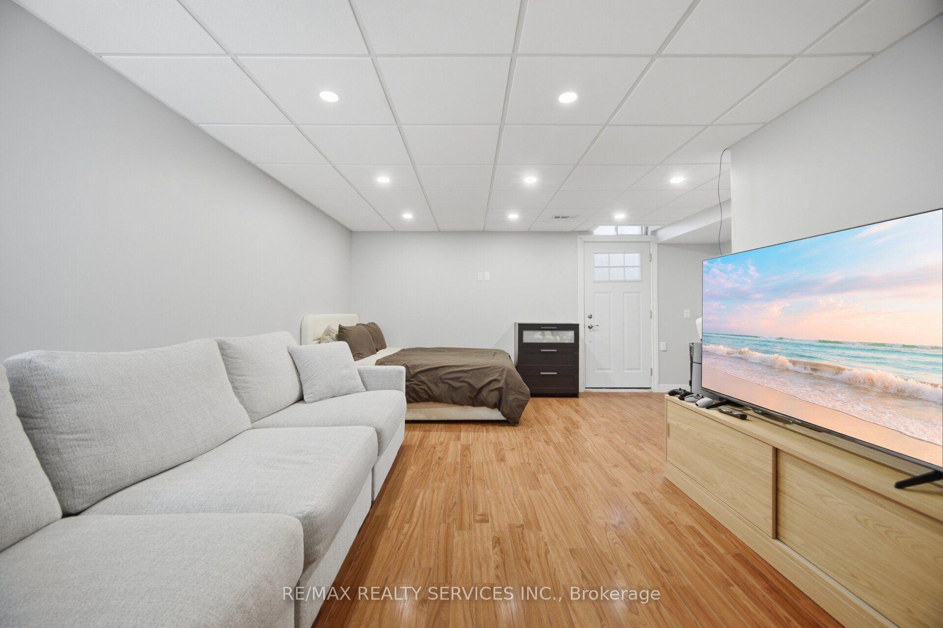 Photo 38 of 32 Deepcoral Court, Brampton, Madoc — HOMEH