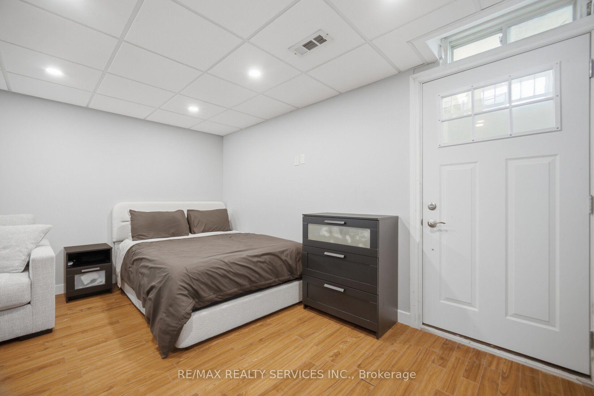 Photo 39 of 32 Deepcoral Court, Brampton, Madoc — HOMEH