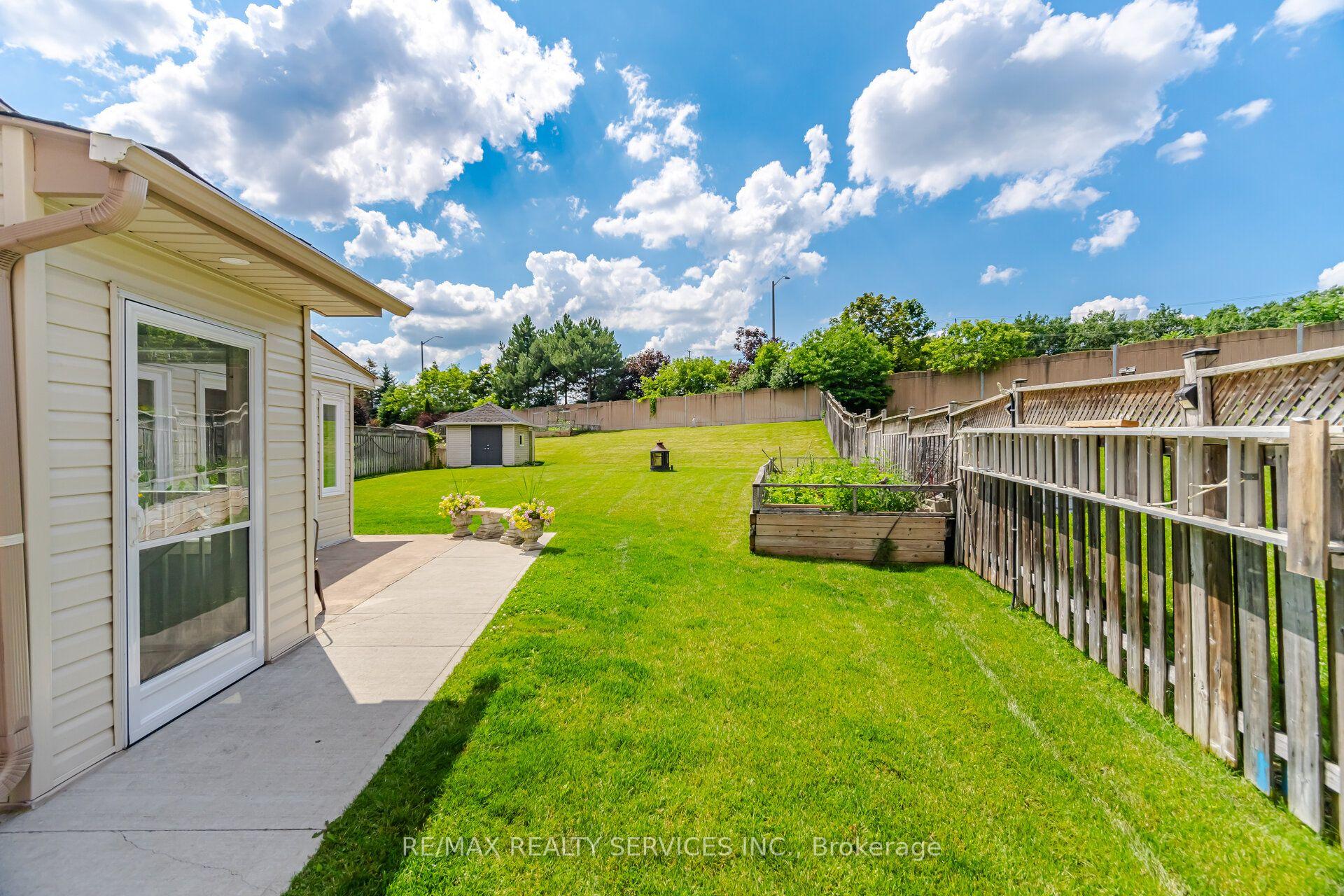 Photo 40 of 32 Deepcoral Court, Brampton, Madoc — HOMEH