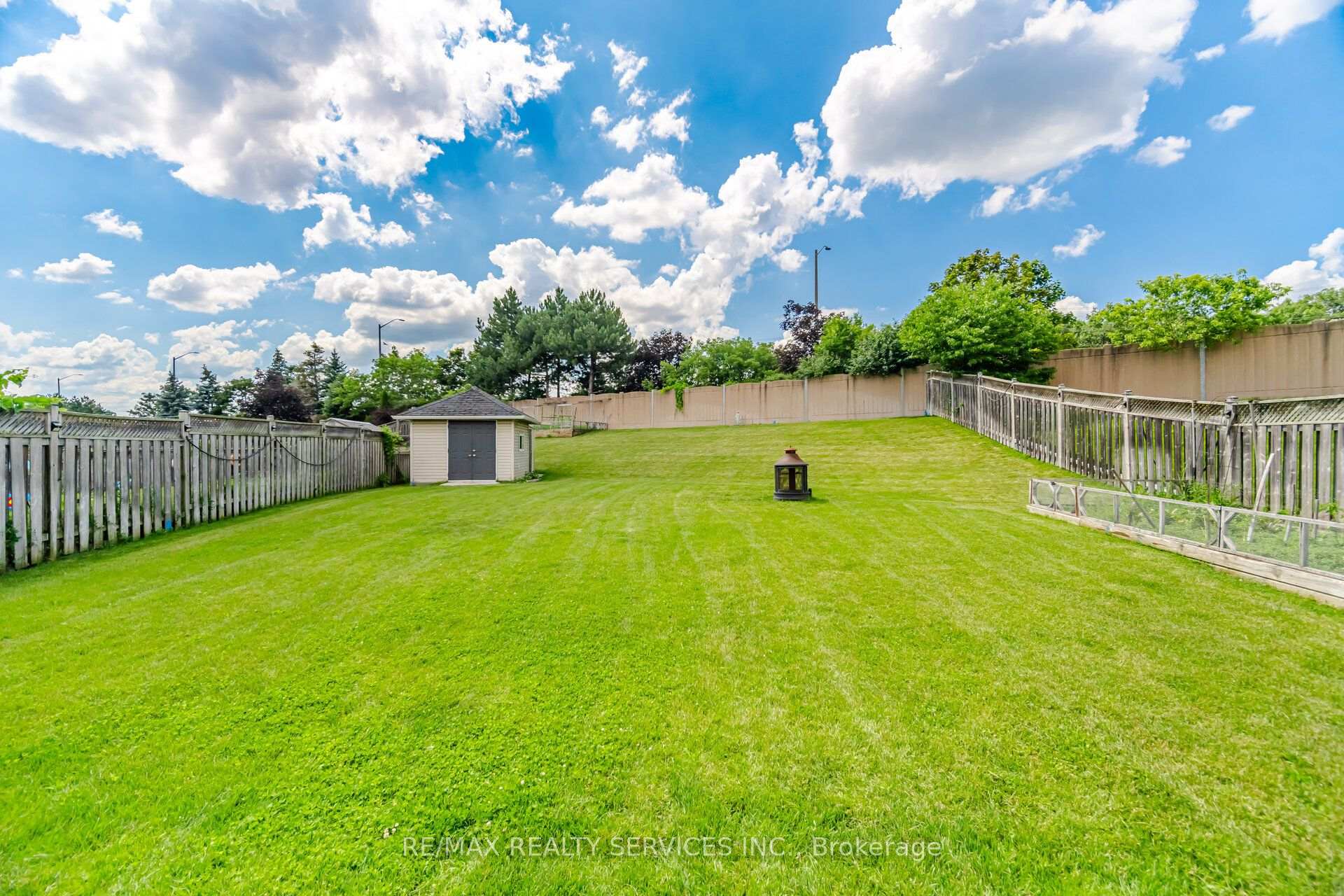 Photo 44 of 32 Deepcoral Court, Brampton, Madoc — HOMEH