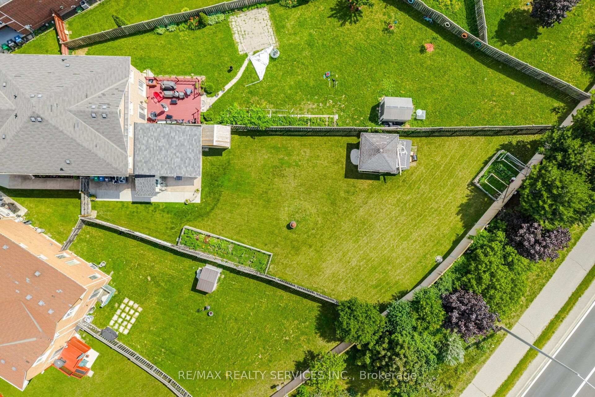 Photo 48 of 32 Deepcoral Court, Brampton, Madoc — HOMEH