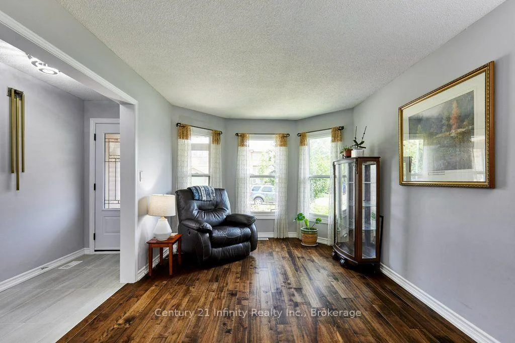 Photo 13 of 8 Murkar Crescent, Whitby, Blue Grass Meadows — HOMEH