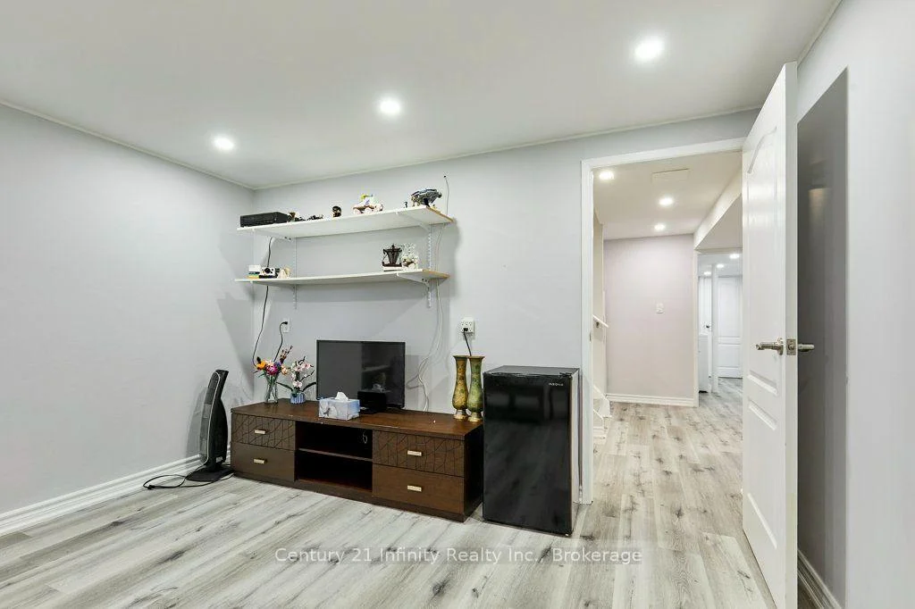 Photo 23 of 8 Murkar Crescent, Whitby, Blue Grass Meadows — HOMEH