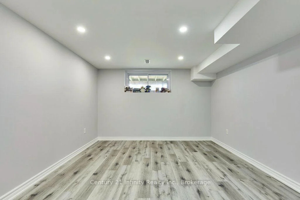 Photo 25 of 8 Murkar Crescent, Whitby, Blue Grass Meadows — HOMEH