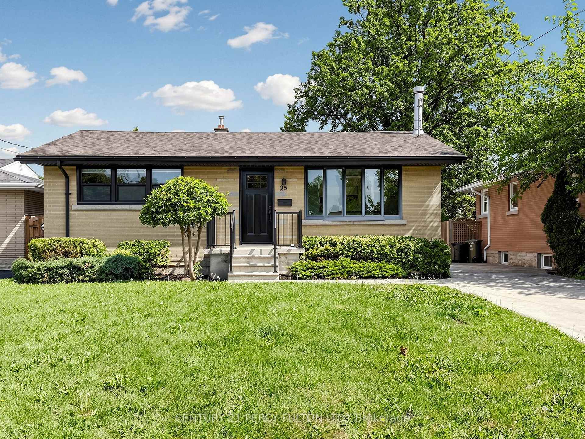 Photo 1 of 25 Kenwood Crescent, Hamilton, Huntington — HOMEH