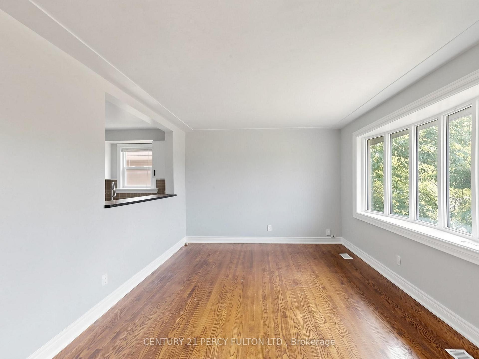 Photo 3 of 25 Kenwood Crescent, Hamilton, Huntington — HOMEH