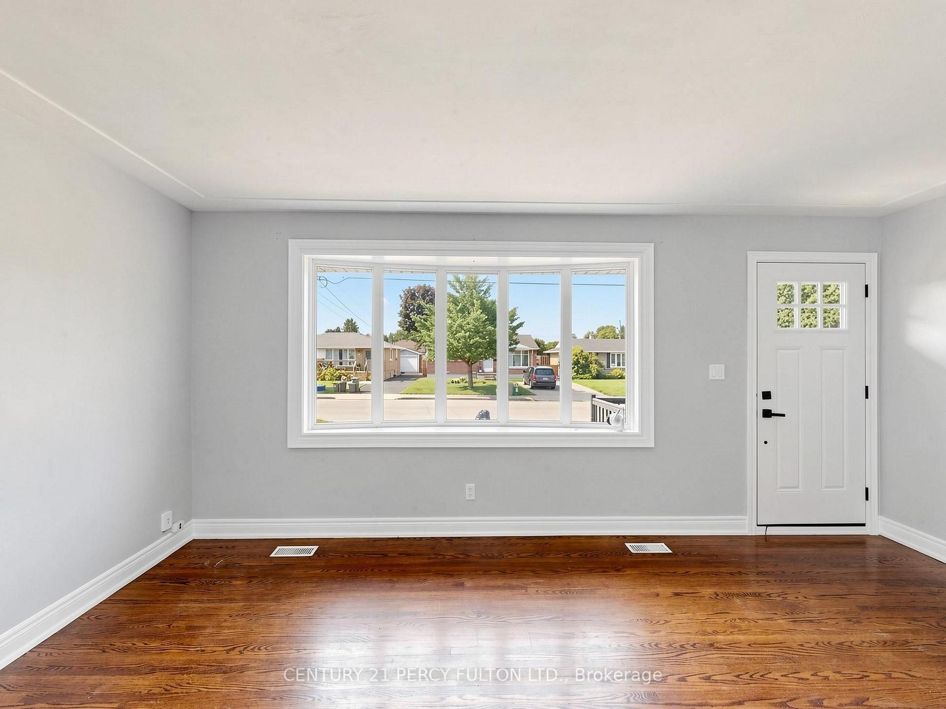 Photo 5 of 25 Kenwood Crescent, Hamilton, Huntington — HOMEH