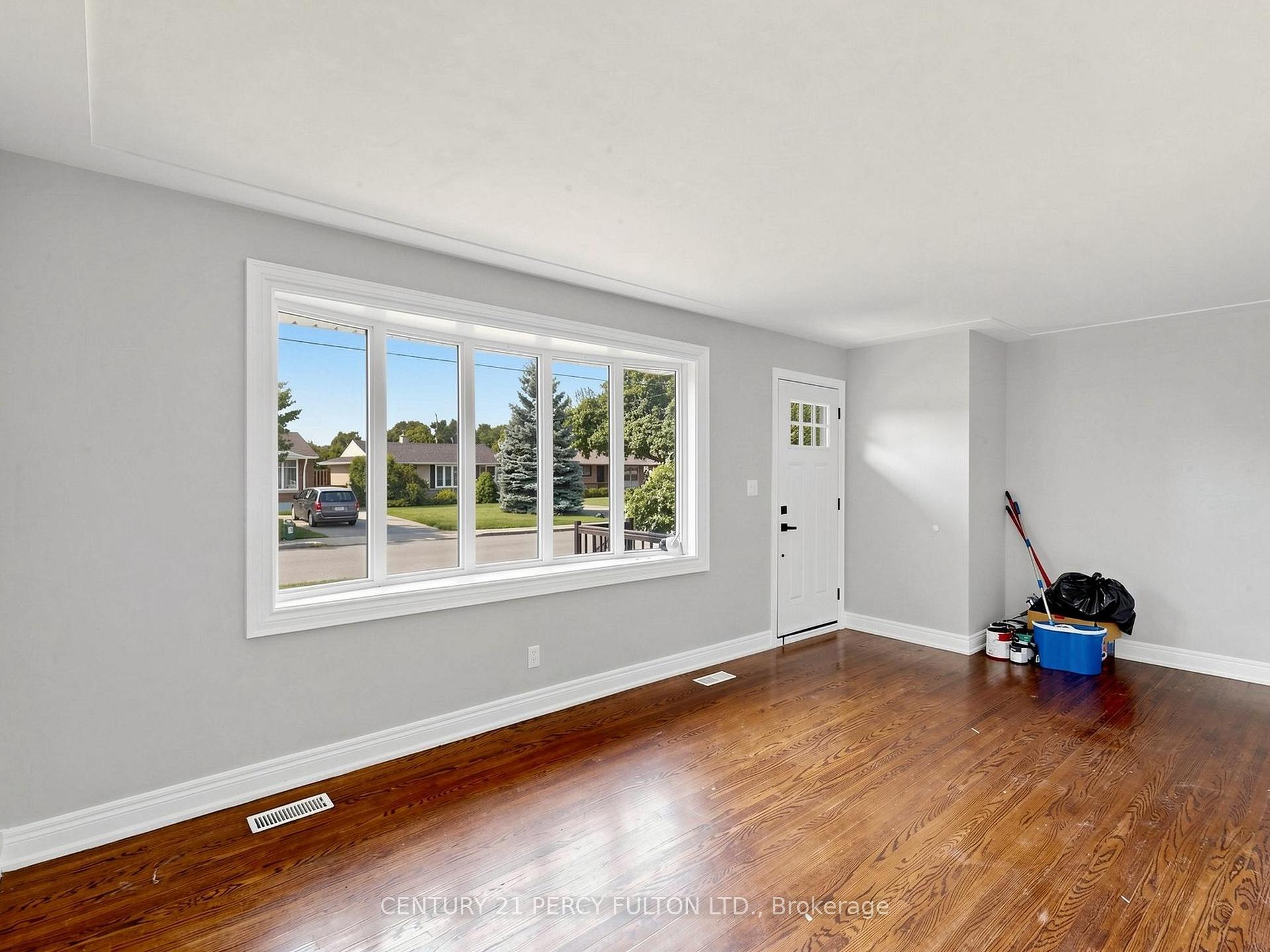 Photo 6 of 25 Kenwood Crescent, Hamilton, Huntington — HOMEH