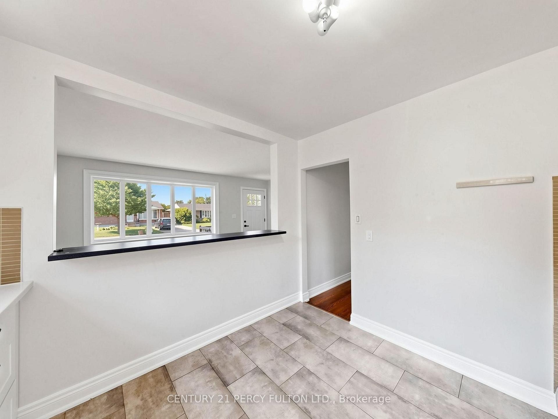 Photo 12 of 25 Kenwood Crescent, Hamilton, Huntington — HOMEH