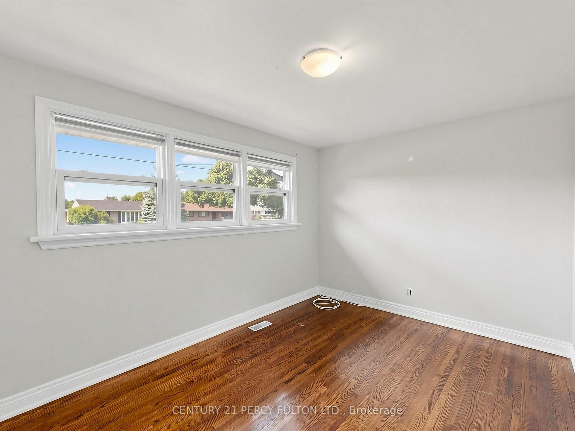 Photo 13 of 25 Kenwood Crescent, Hamilton, Huntington — HOMEH