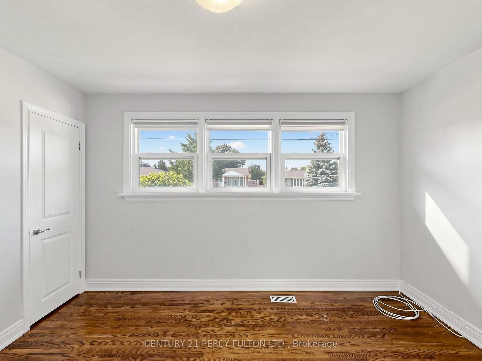 Photo 14 of 25 Kenwood Crescent, Hamilton, Huntington — HOMEH