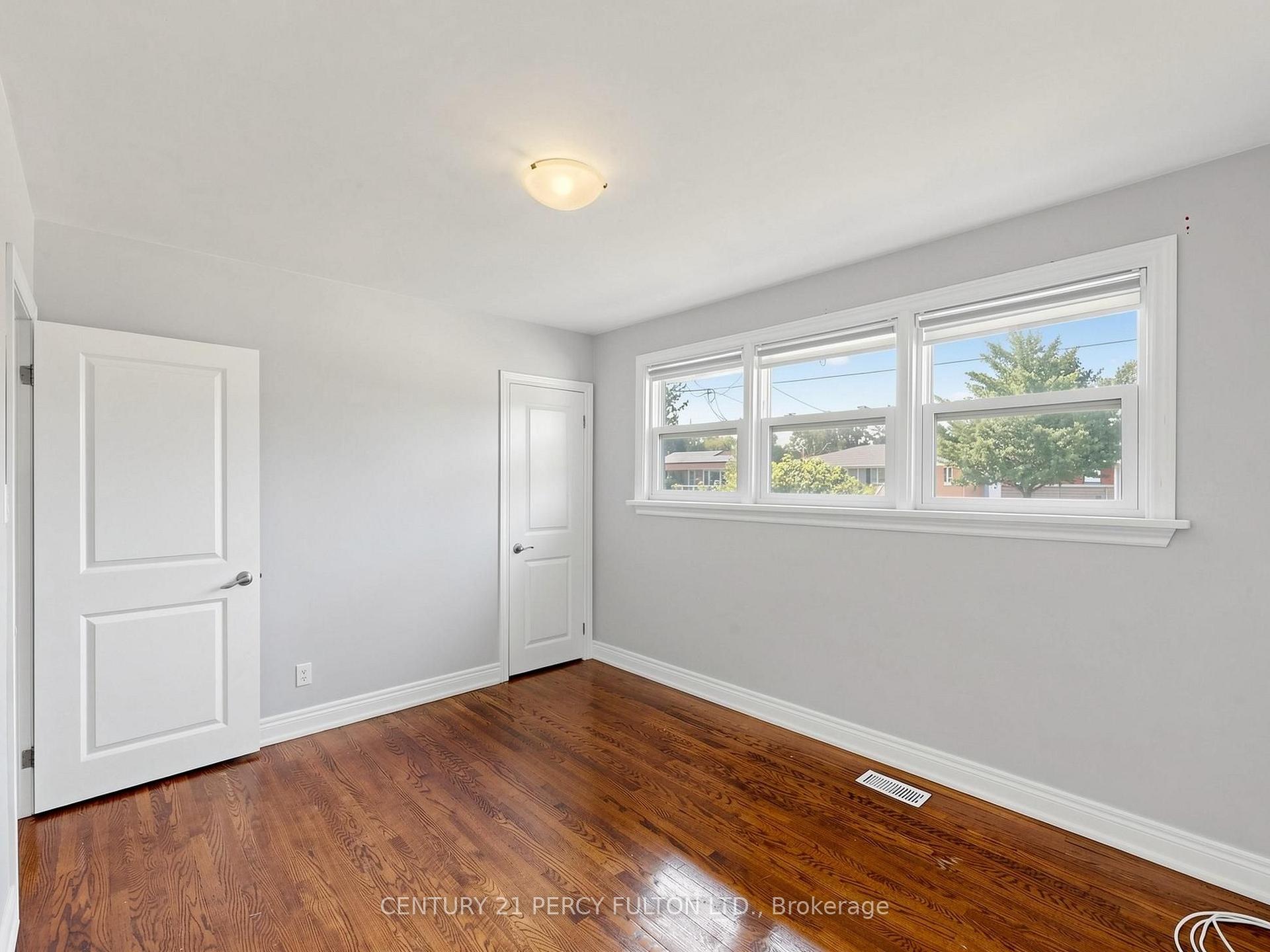 Photo 15 of 25 Kenwood Crescent, Hamilton, Huntington — HOMEH